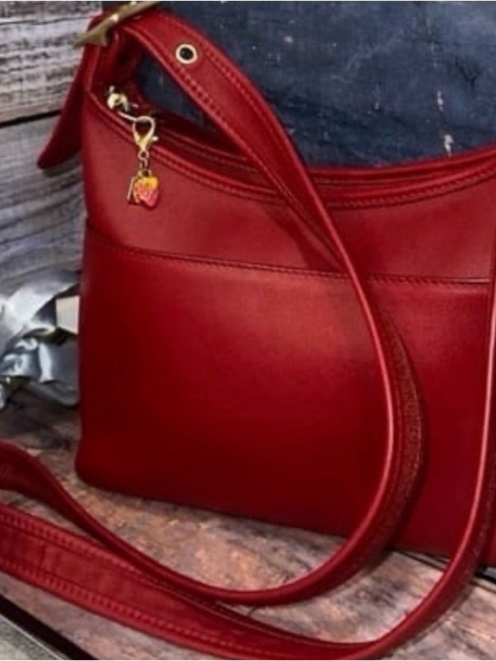 Vintage Coach # 9136 small zip Red Leather cross to Shoulder bag